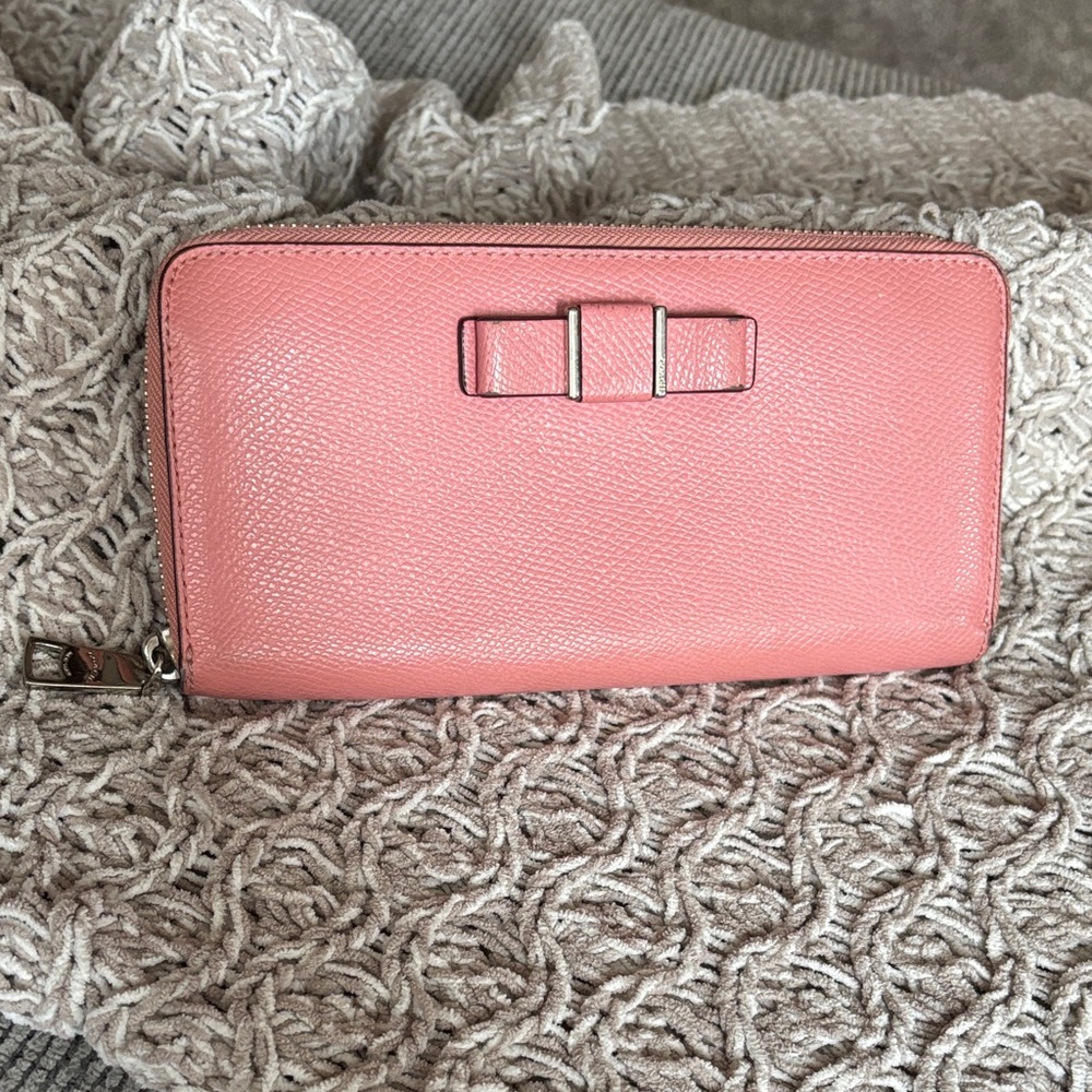 🎊3/$20 Coach long leather zip around wallet